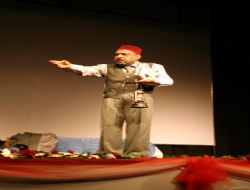 Yenilmez ‘Safahat'ı sergiledi